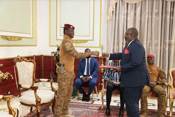 Embaixador angolano acreditado no Burkina Faso