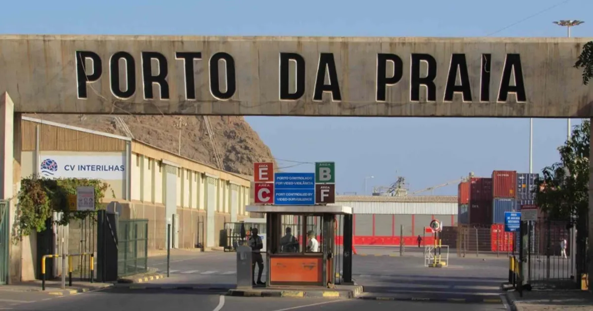 Cabo Verde aprova estudos para modernização do Porto da Praia