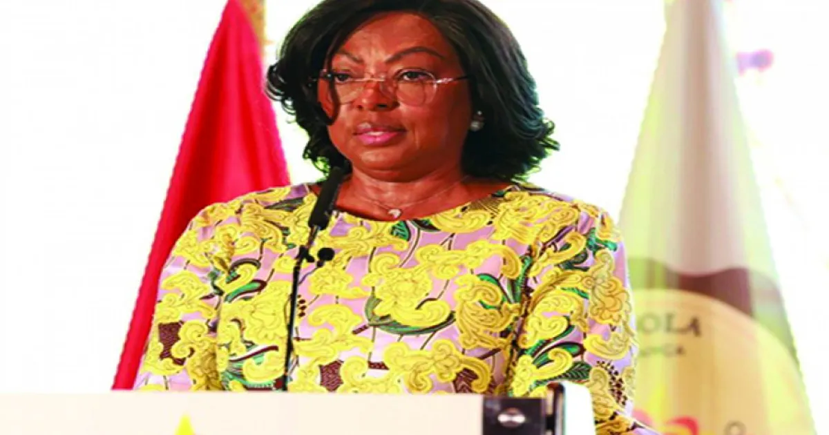 Primeira-Dama apela a prioridade na protecção e desenvolvimento da criança