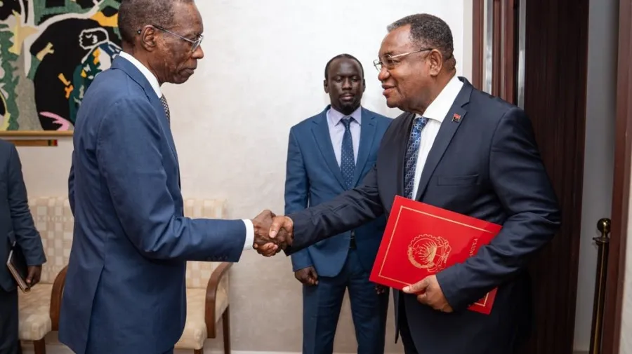 Embaixador Egídio de Sousa Santos apresenta Cartas Figuradas no Senegal