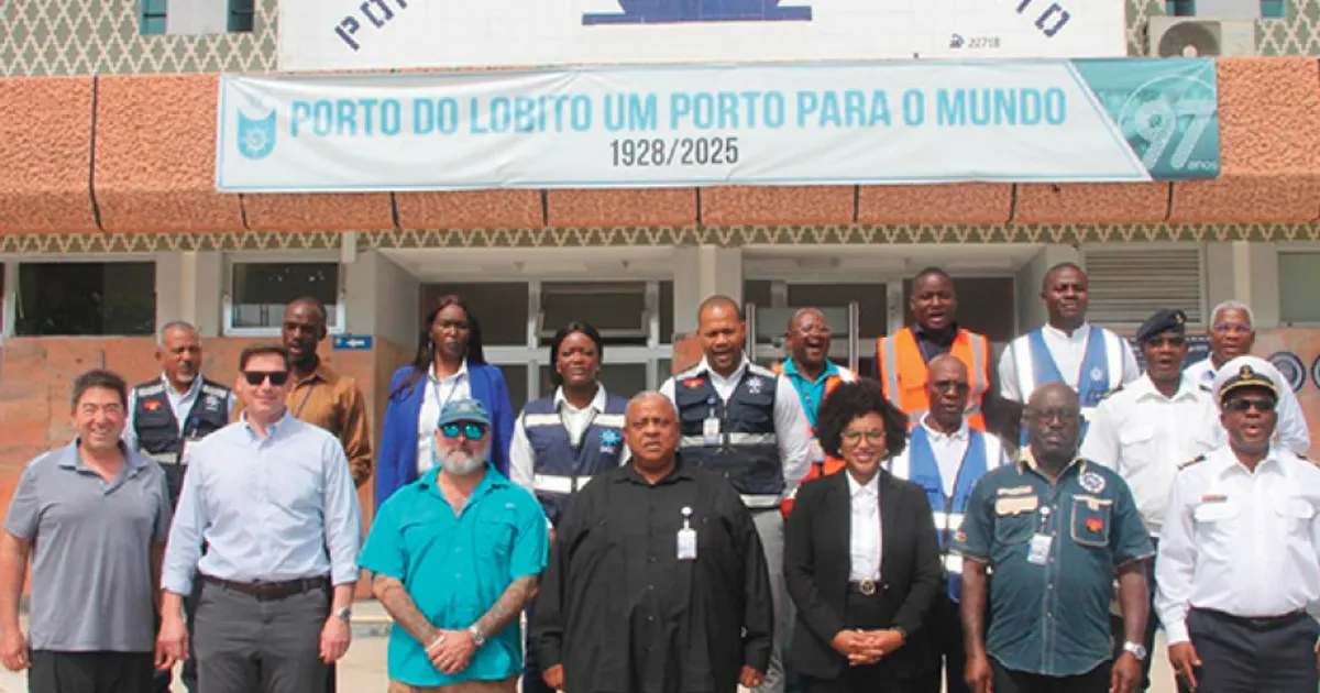 Membros da Guarda Costeira dos EUA avaliam segurança no Porto do Lobito