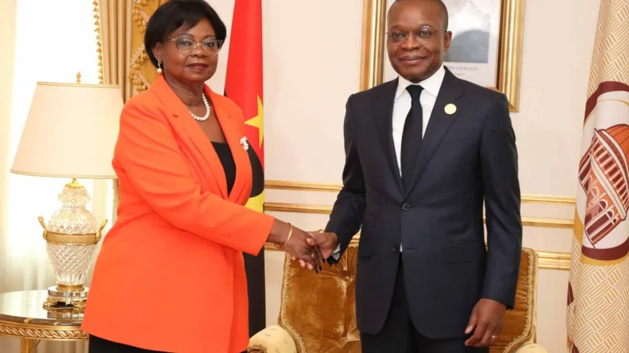 Presidente da Assembleia Nacional dialoga com embaixadores de Moçambique e Portugal