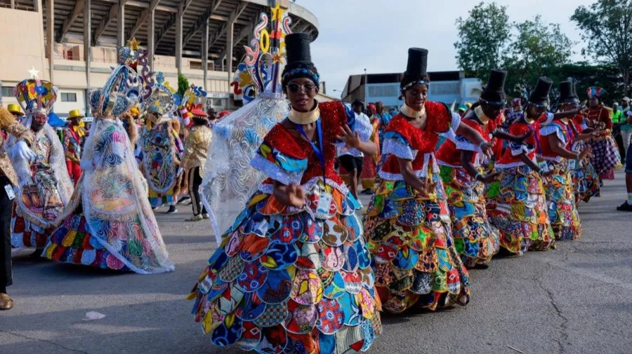 Caravana "Cidade de Luanda - 450 Anos" anima Carnaval de Rua