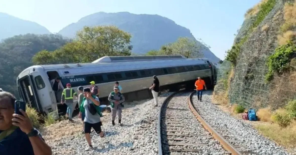 Comboio descarrila no México com 250 pessoas a bordo