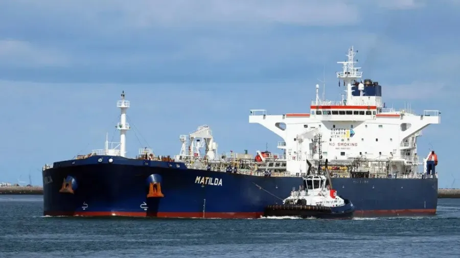 Petroleiro dos EUA abordado por barcos iranianos no estreito de Ormuz