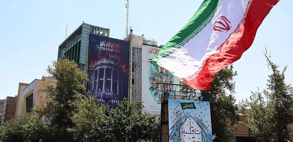 Irão pede a houthis para prepararem fecho de entrada do Mar Vermelho