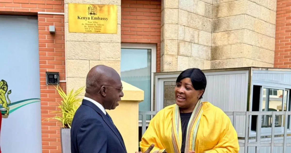 Ministro Téte António rendeu homenagem a Raila Odinga