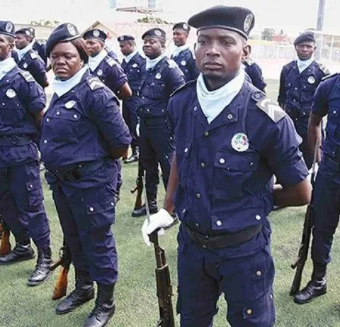 PR decreta condecoração de centenas de efectivos da Polícia Nacional