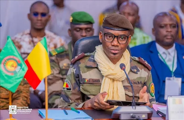 Carro-bomba mata ministro da Defesa do Mali