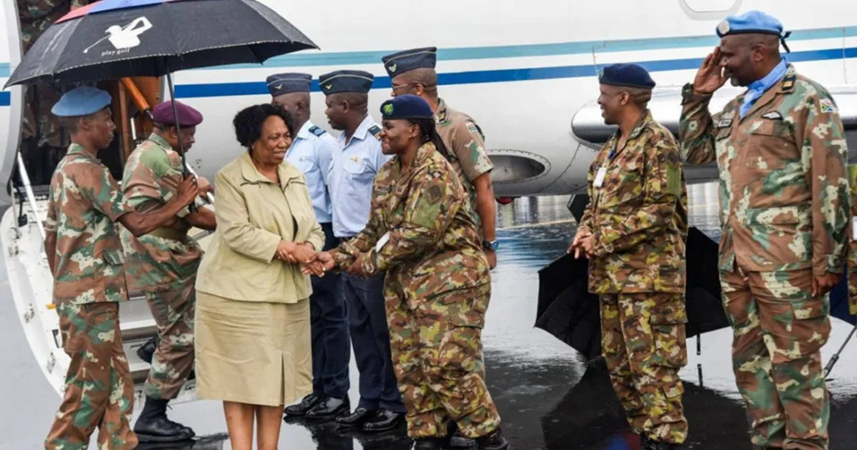 Regresso do primeiro grupo de militares sul-africanos da RDC