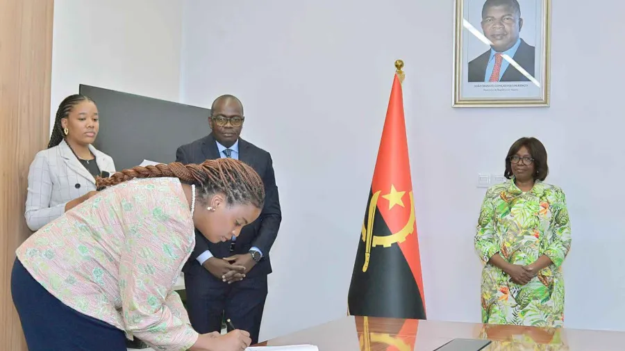 Empossada direcção do Hospital dos Queimados Presidente Julius Nyerere