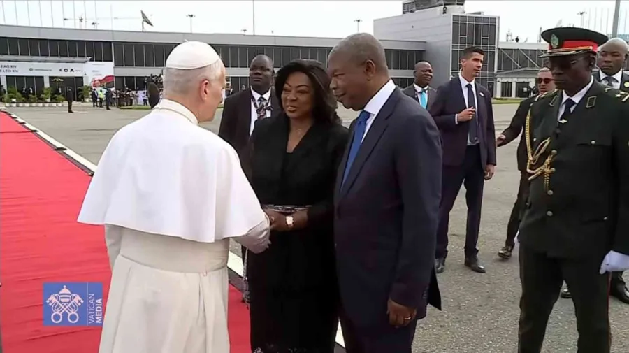 Papa Leão XIV termina visita a Angola
