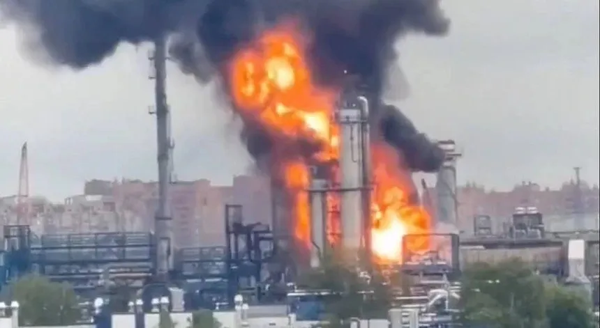 Drones ucranianos visam Moscovo e atingem refinaria