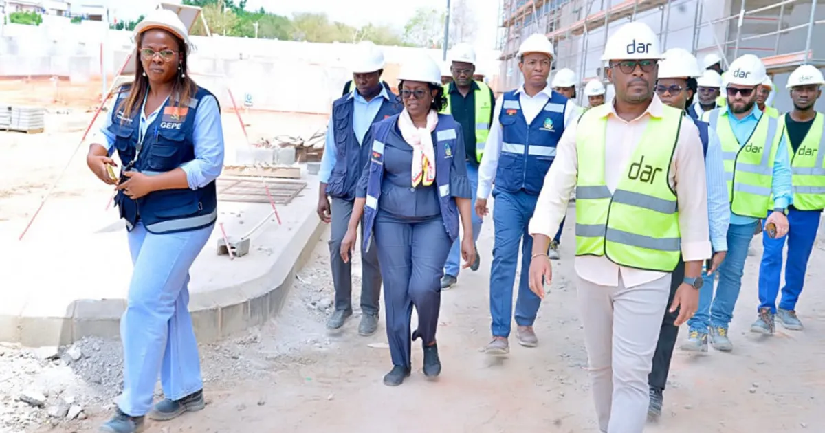 Ministra Sílvia Lutucuta avalia andamento das obras do Instituto de Anatomia Forense e do Hospital dos Queimados