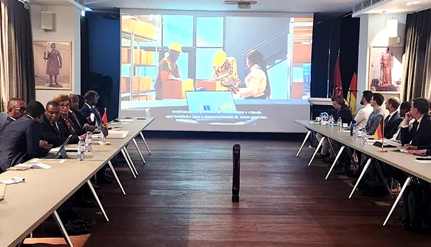 Angola apresenta na Alemanha as linhas da estratégia de transformação económica