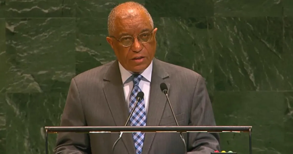 Angola apela ao levantamento de sanções contra o Zimbabwe e Cuba