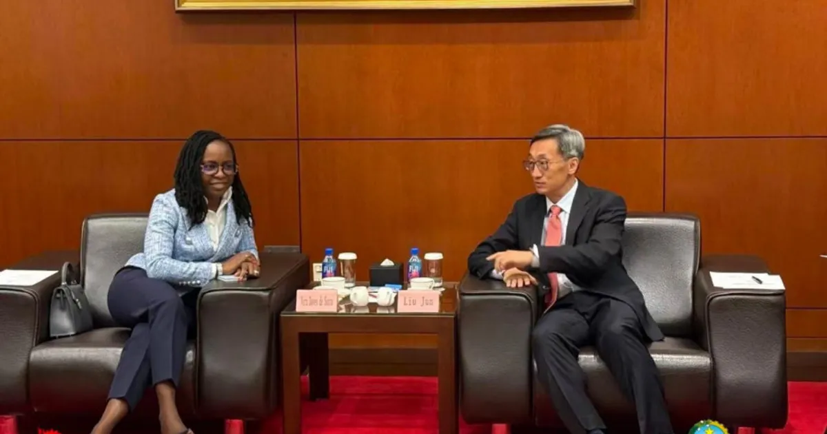 Ministra das Finanças na China para reforço da cooperação financeira