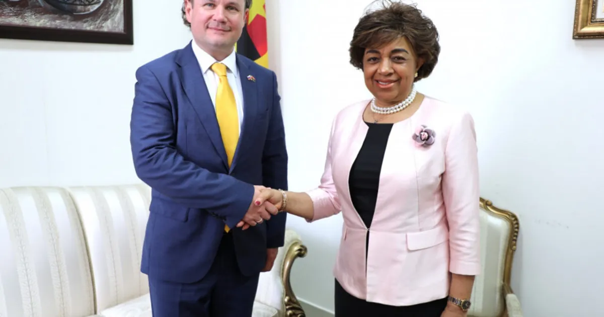 Angola e Rússia abordam reforço da cooperação