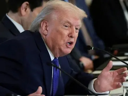 Trump ameaça Canadá com tarifas de 100% se fizer acordo comercial com China