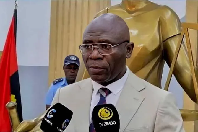 Juiz presidente do Tribunal da Comarca de Luanda suspenso