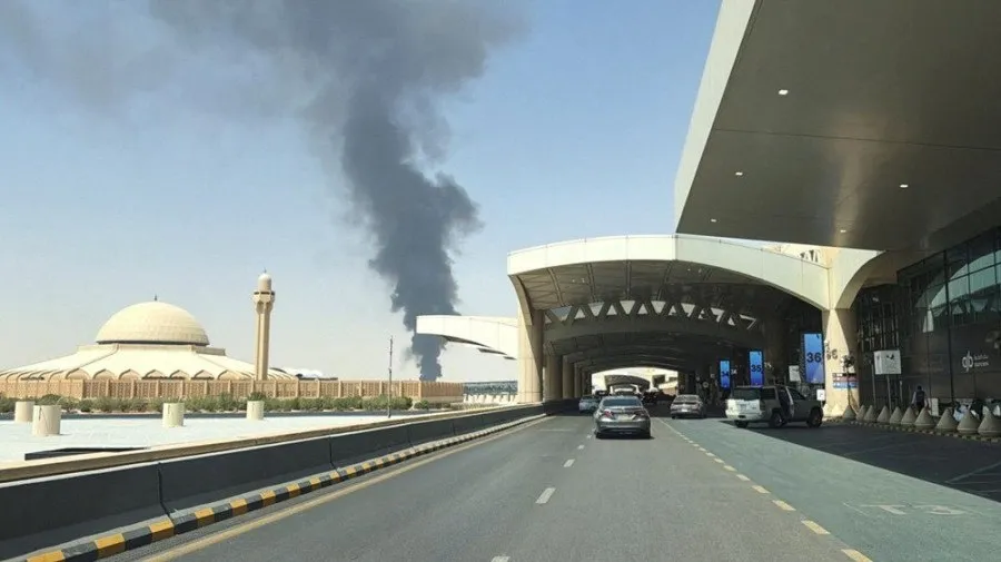Ataques ao aeroporto King Khalid, em Riade, fazem 3 mortos e cancelam mais de 124 voos