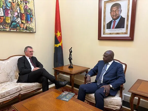 Ministro Téte António reuniu-se com presidente do Instituto Brasil África