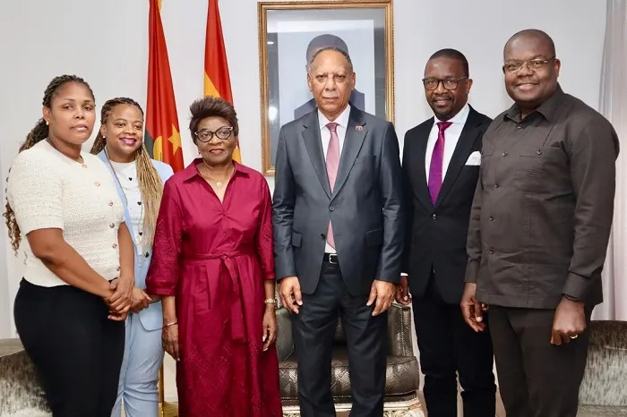 Embaixador de Angola no Gana recebe delegação cristã