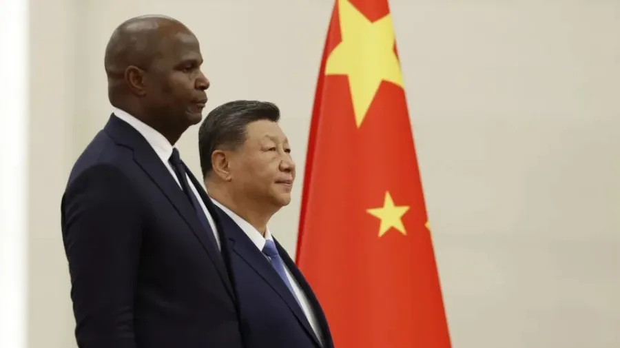 Presidente moçambicano quer "nova página" na cooperação com a China