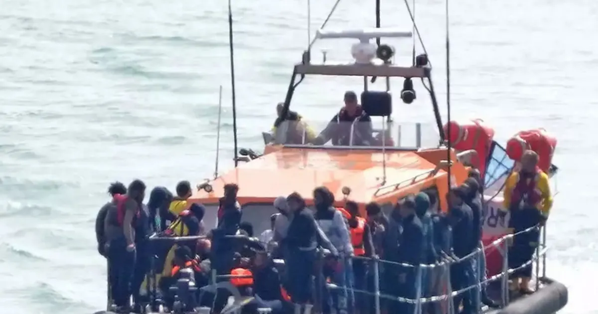 Mais de 700 migrantes atravessaram o Canal da Mancha num único dia