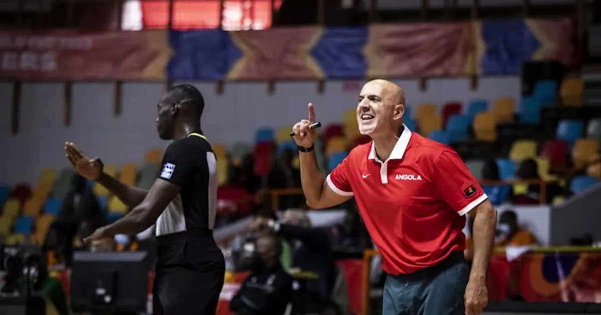 Wheza Panzo e Eduardo Simão dispensados da pré-selecção de basquetebol