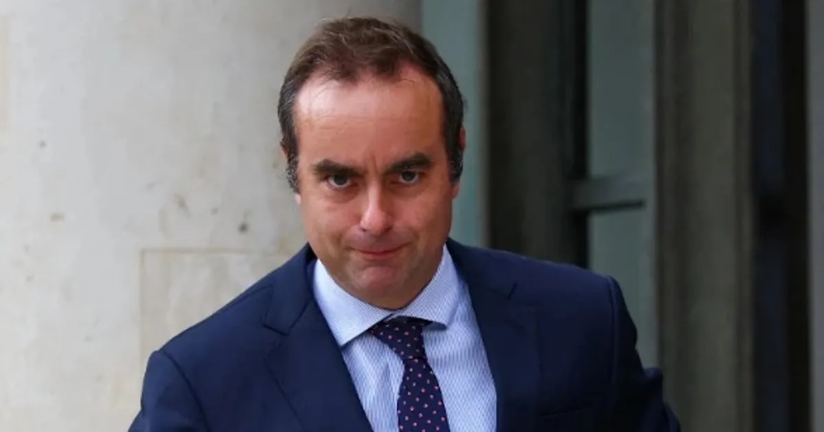 Primeiro-ministro francês demite-se