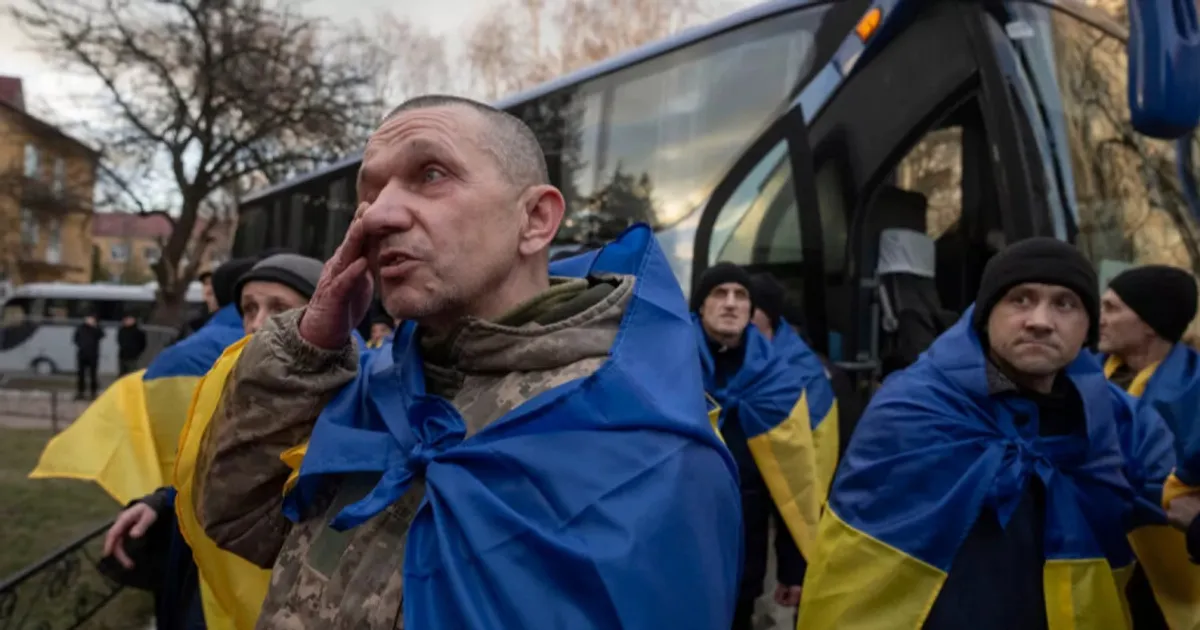 Ucrânia e Rússia acordam troca de prisioneiros entre 18 e 25 anos