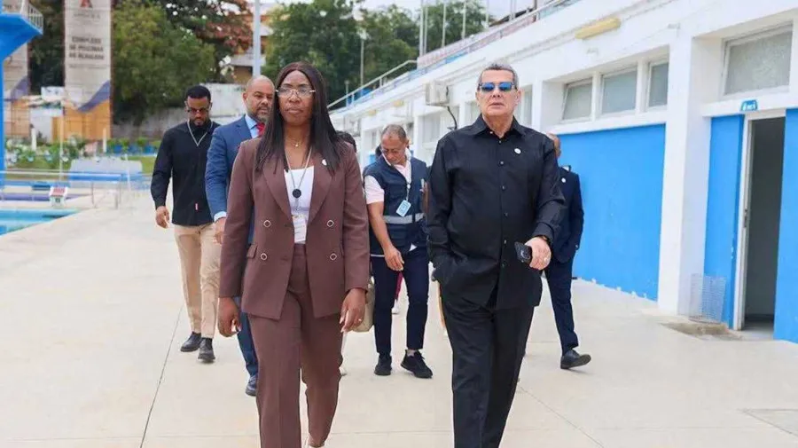 Ministro da Juventude e Desportos visita piscina do Alvalade