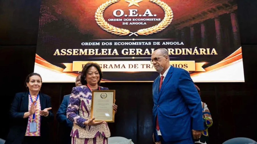 Ana Dias Lourenço entre as personalidades distinguidas na gala da Ordem dos Economistas