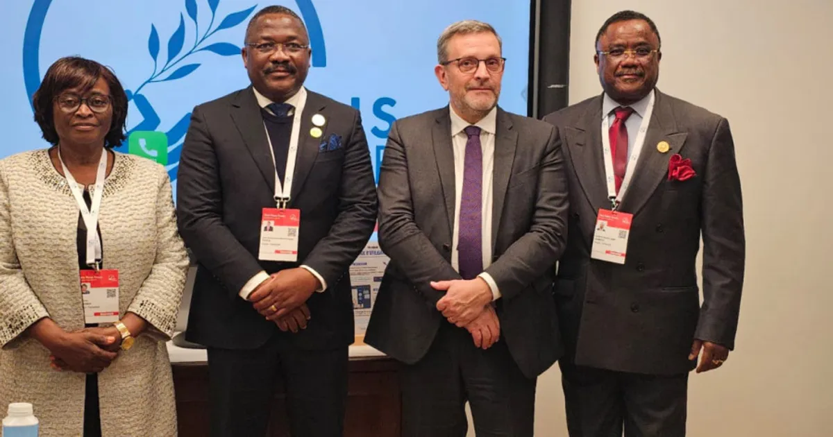 Deputados angolanos participam no Fórum de Paz de Paris
