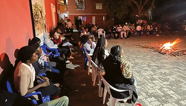 Fogueira reflexiva realça cultura e união social