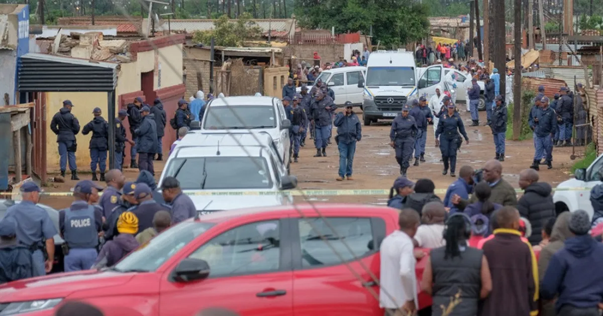 Nove mortos em ataque a tiro num bairro de Joanesburgo