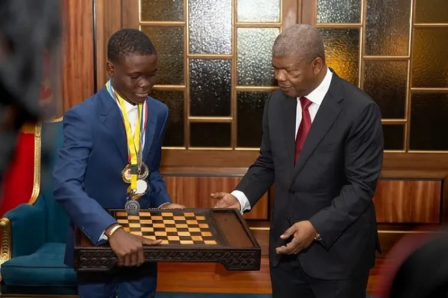PR recebe vice-campeão africano de xadrez em juniores