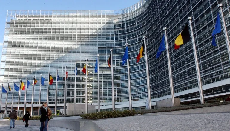 Comissão Europeia vai mobilizar 115 milhões para apoiar 'start-ups' de Defesa