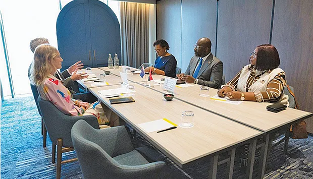 Empresários australianos informados sobre Concurso Público Internacional