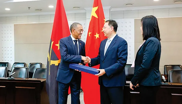 Angola e China abordam cooperação nos sectores Mineiro e Petrolífero