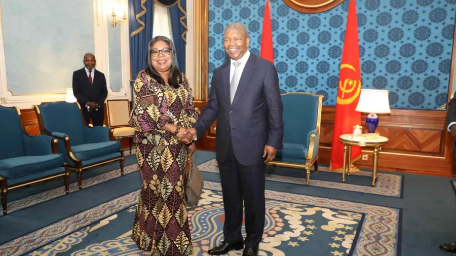 João Lourenço recebe em audiência embaixadora do Ghana em fim de missão