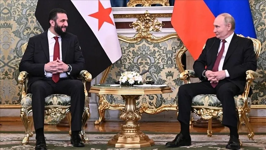 Putin recebe al-Sharaa e transmite apoio russo para reconstrução da Síria