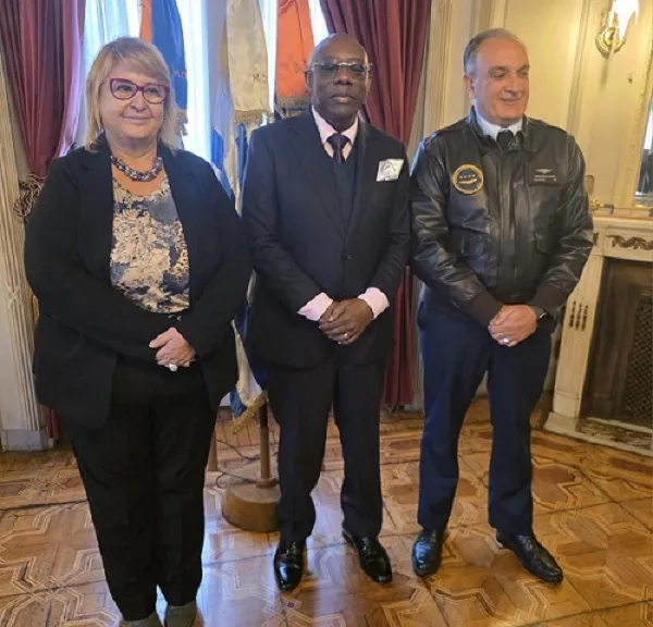 Angola e Uruguai abordam reforço da cooperação bilateral