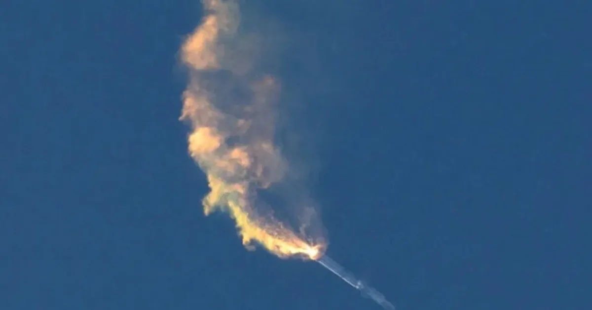 Foguetão Starship de Elon Musk explodiu e caiu uma hora após descolagem