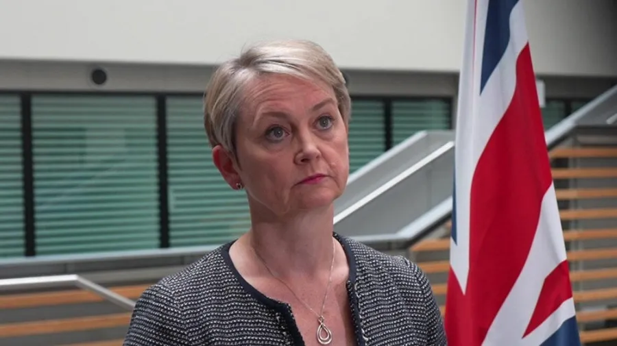 Chefe da diplomacia britânica visita Etiópia para falar de migração