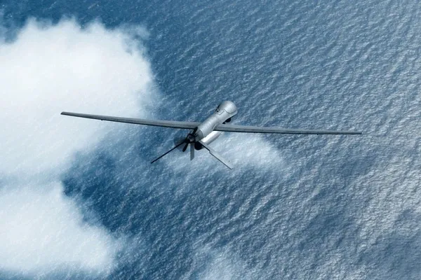 Drone desconhecido interceptado junto ao porta-aviões francês