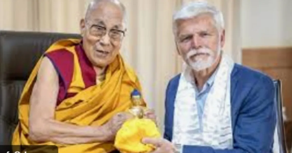 Líder da República Chéquia reúne-se com Dalai-lama na Índia