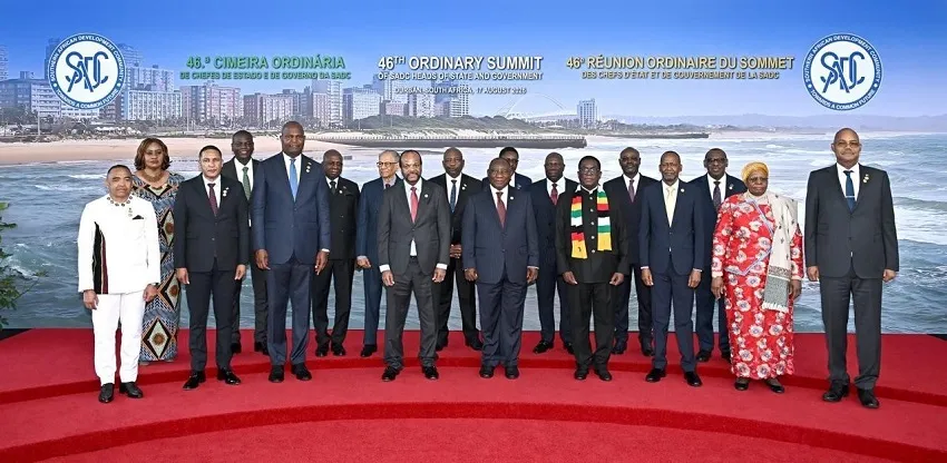 Ministro Téte António representou Presidente da República na Cimeira da SADC