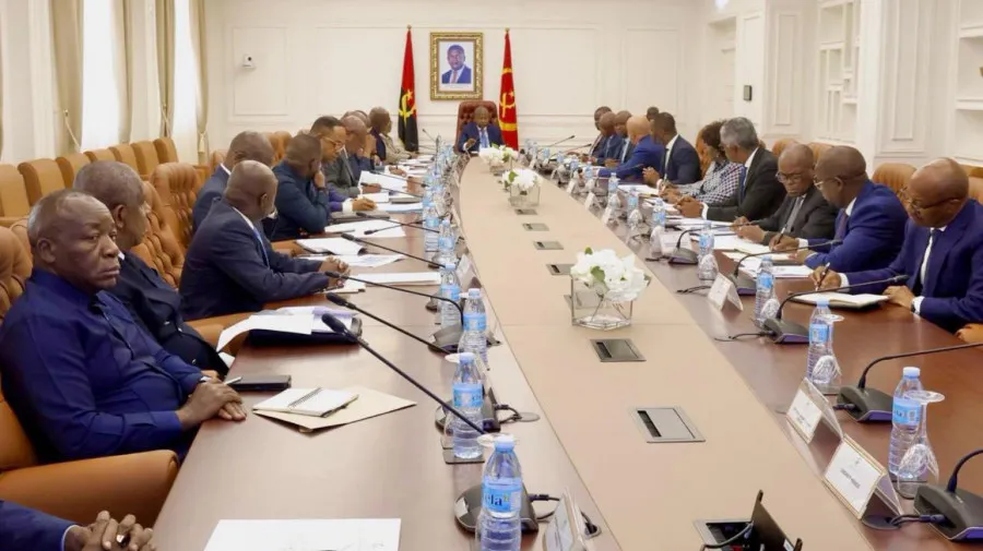 João Lourenço reúne-se com comissão que prepara visita do Papa Leão XIV a Angola